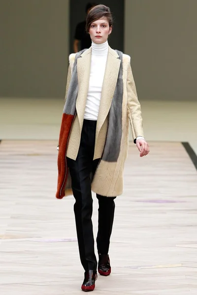 Look 17